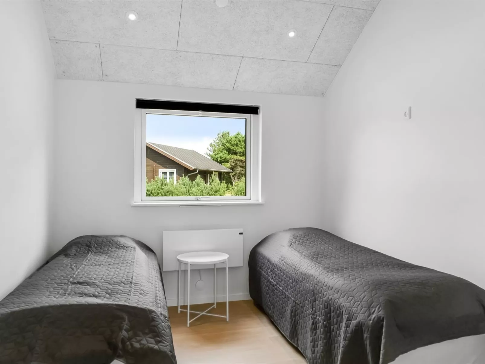 "Abiorn" -  from the sea-Dedans