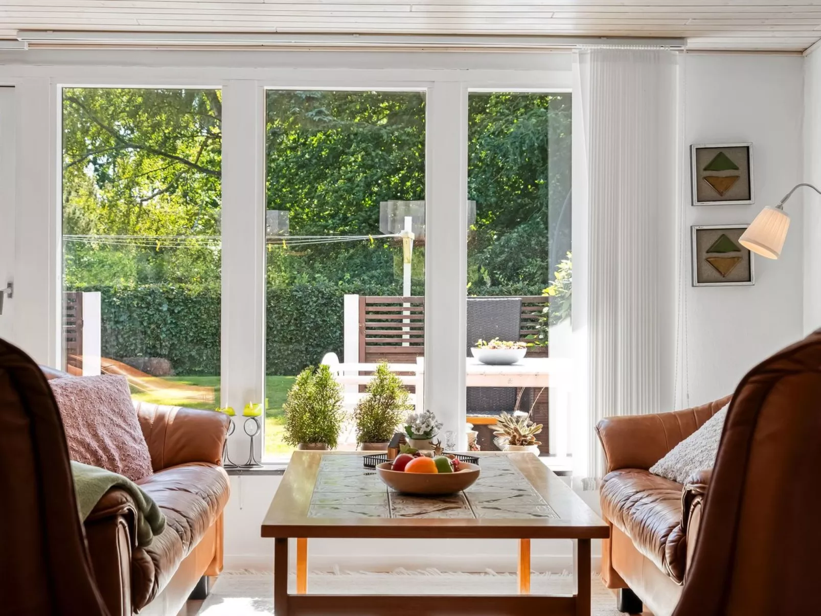 "Sallie" - 500m to the fjord-Drinnen