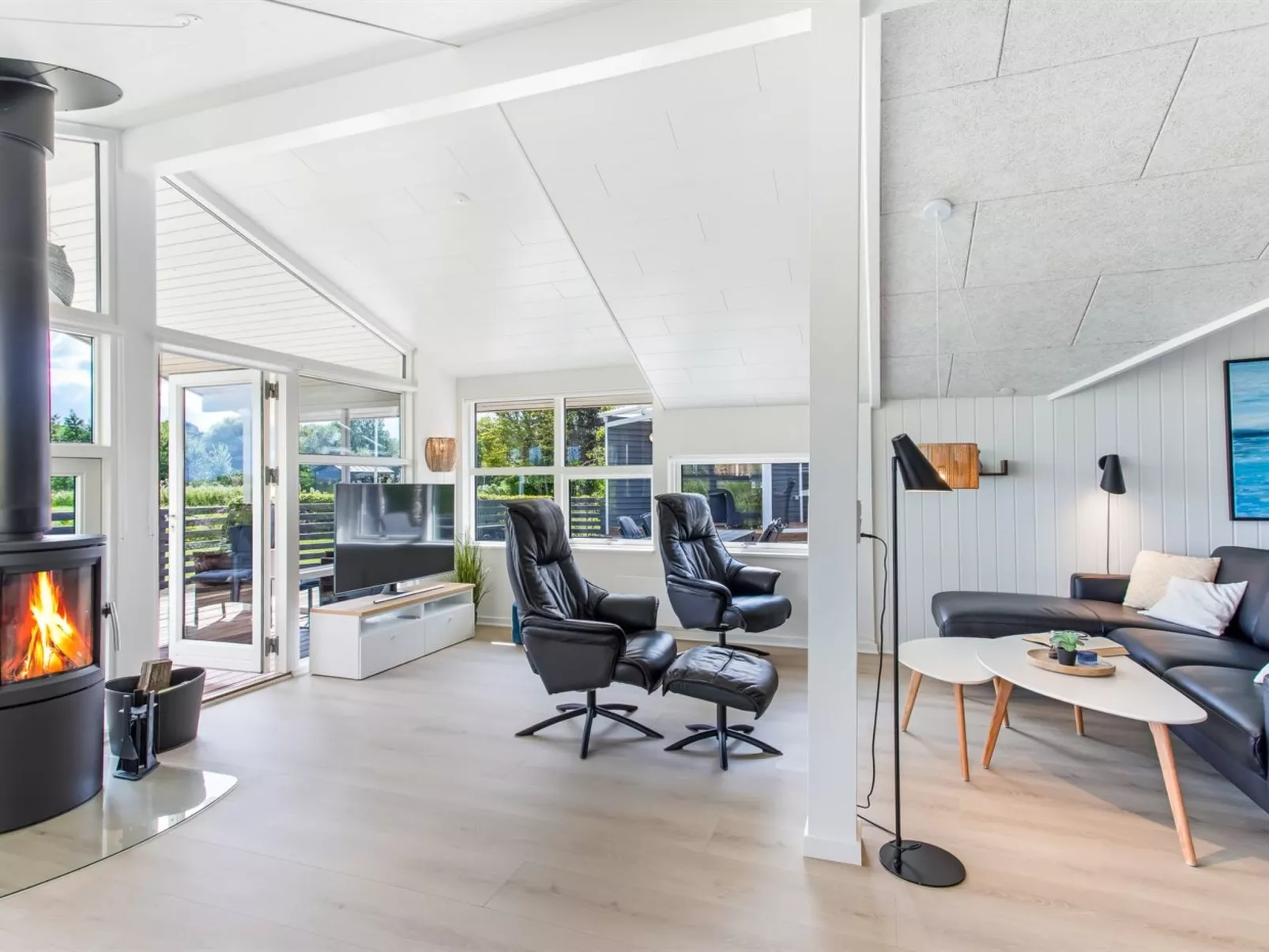 "Eisa" - 75m from the sea-Inside