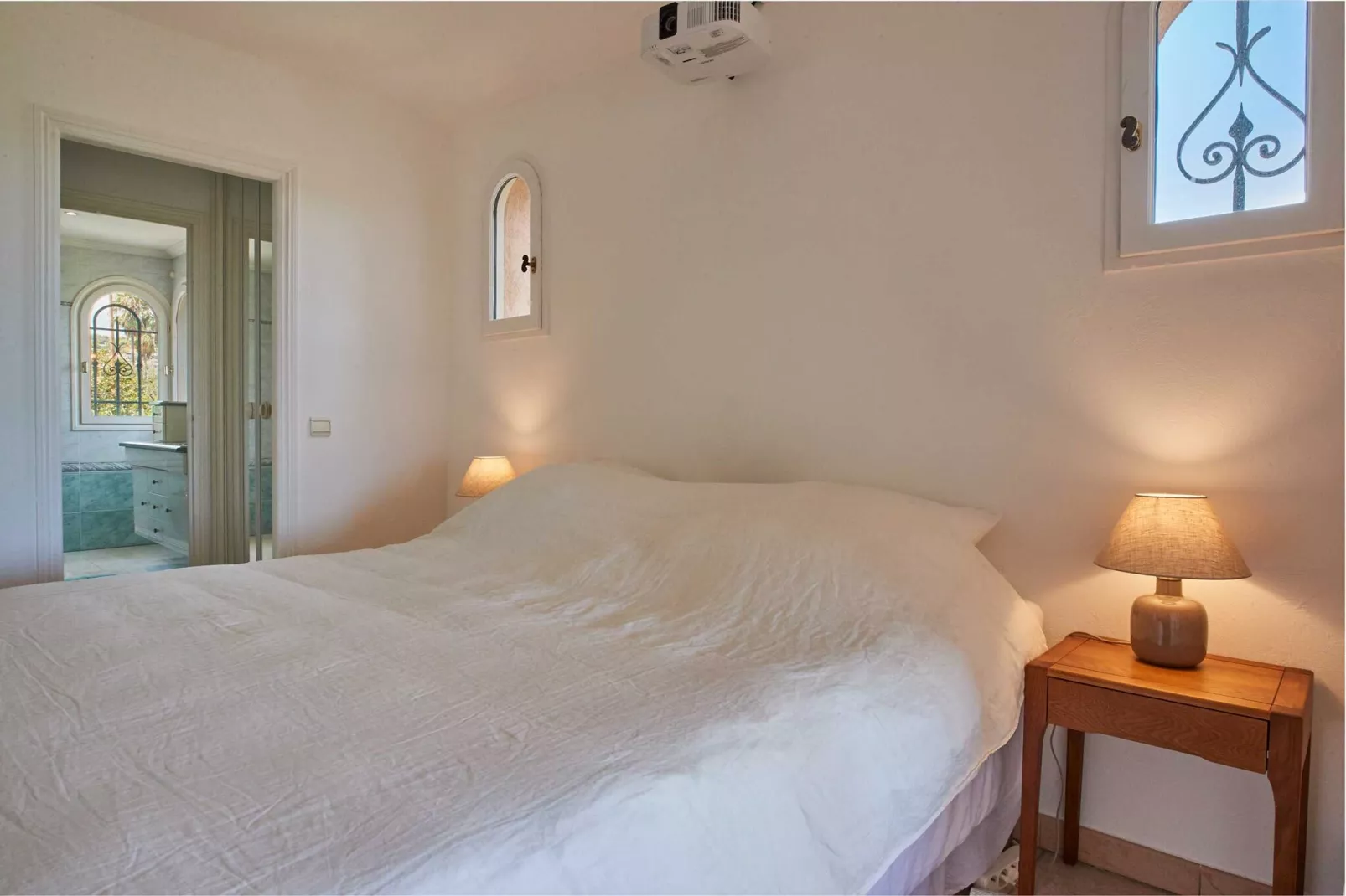 AP-652-PERTUADES-Untagged