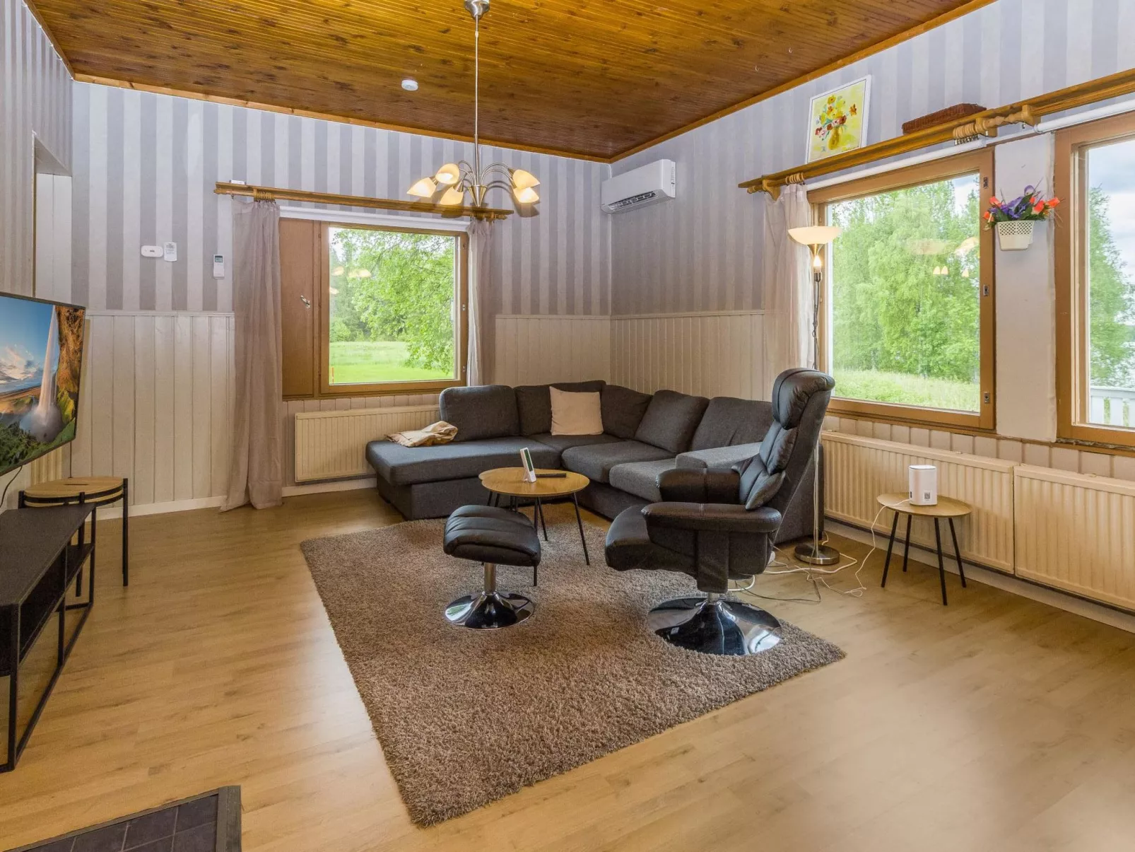 Perälän pirtti-Inside