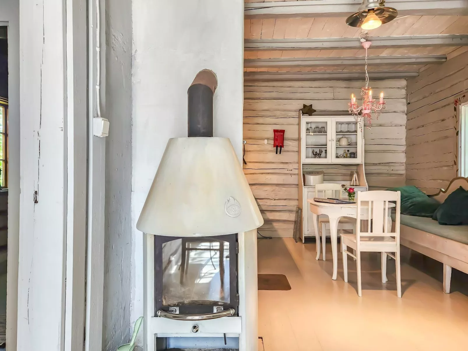 Den lilla röda stugan-Drinnen