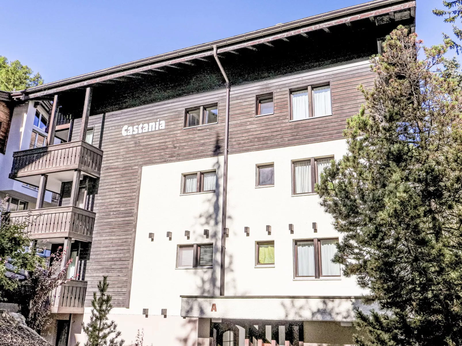 Castania A-Outside
