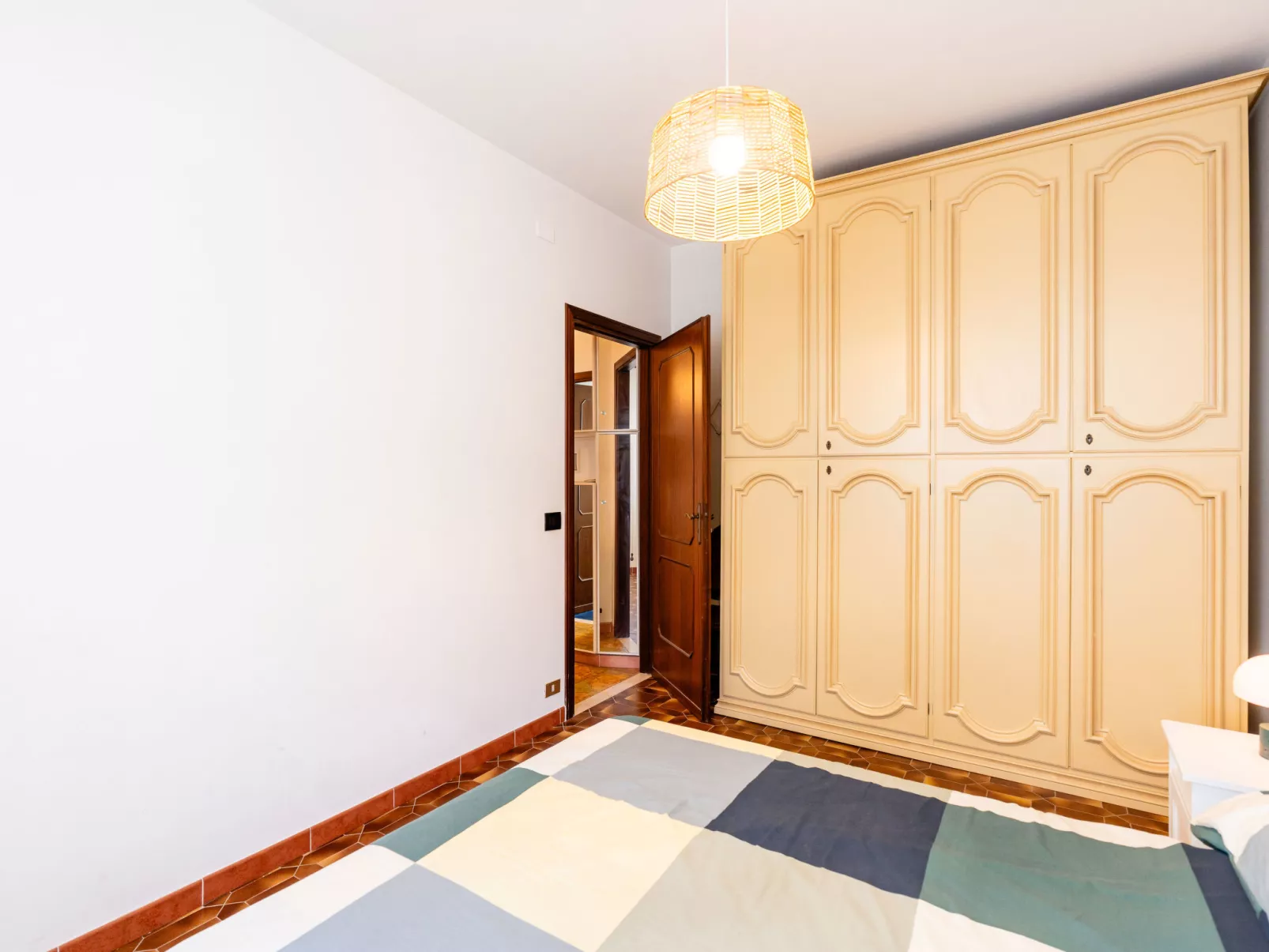 Due passi dal mare-Drinnen