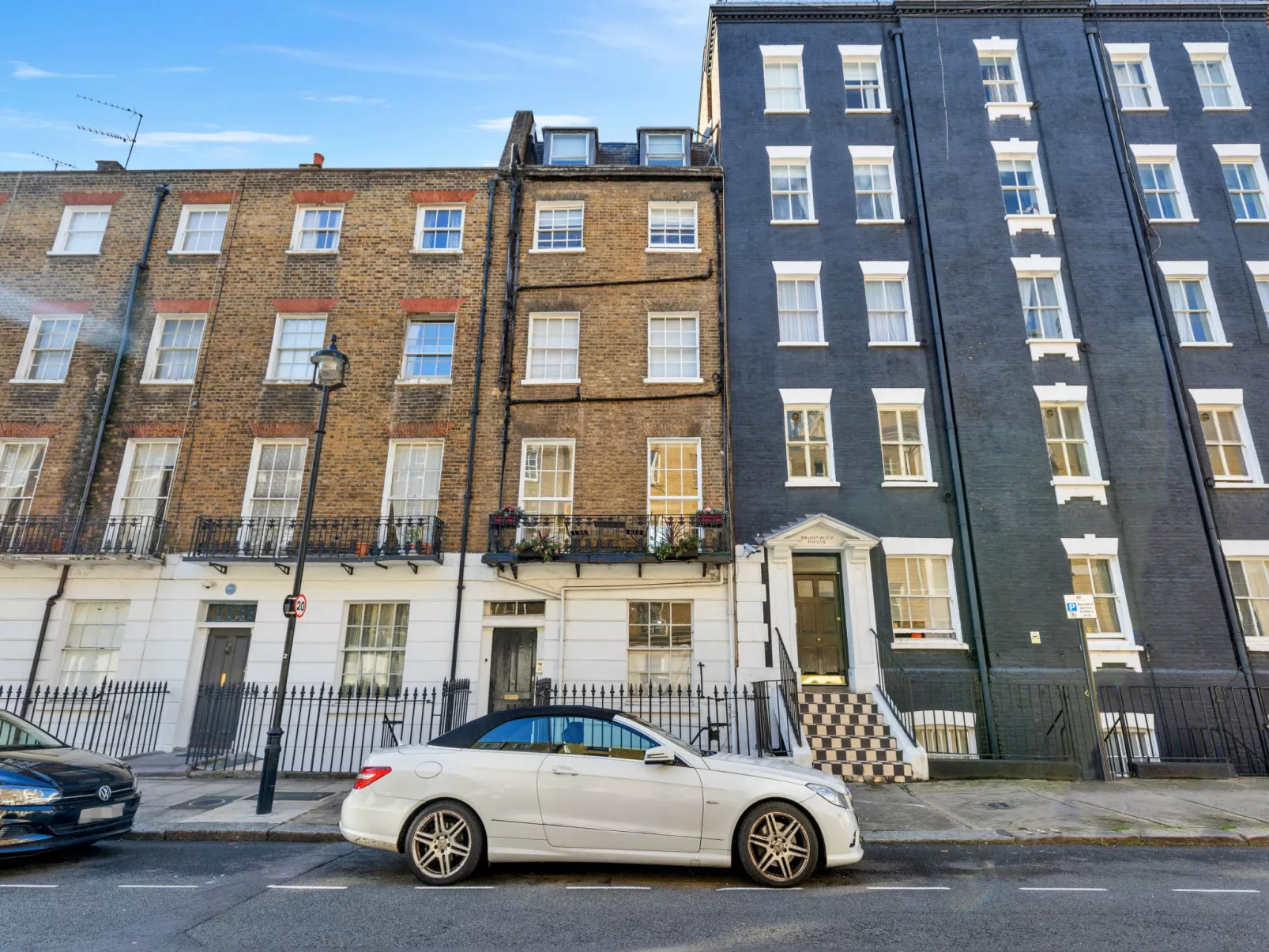 The Marylebone Marilyn-Outside