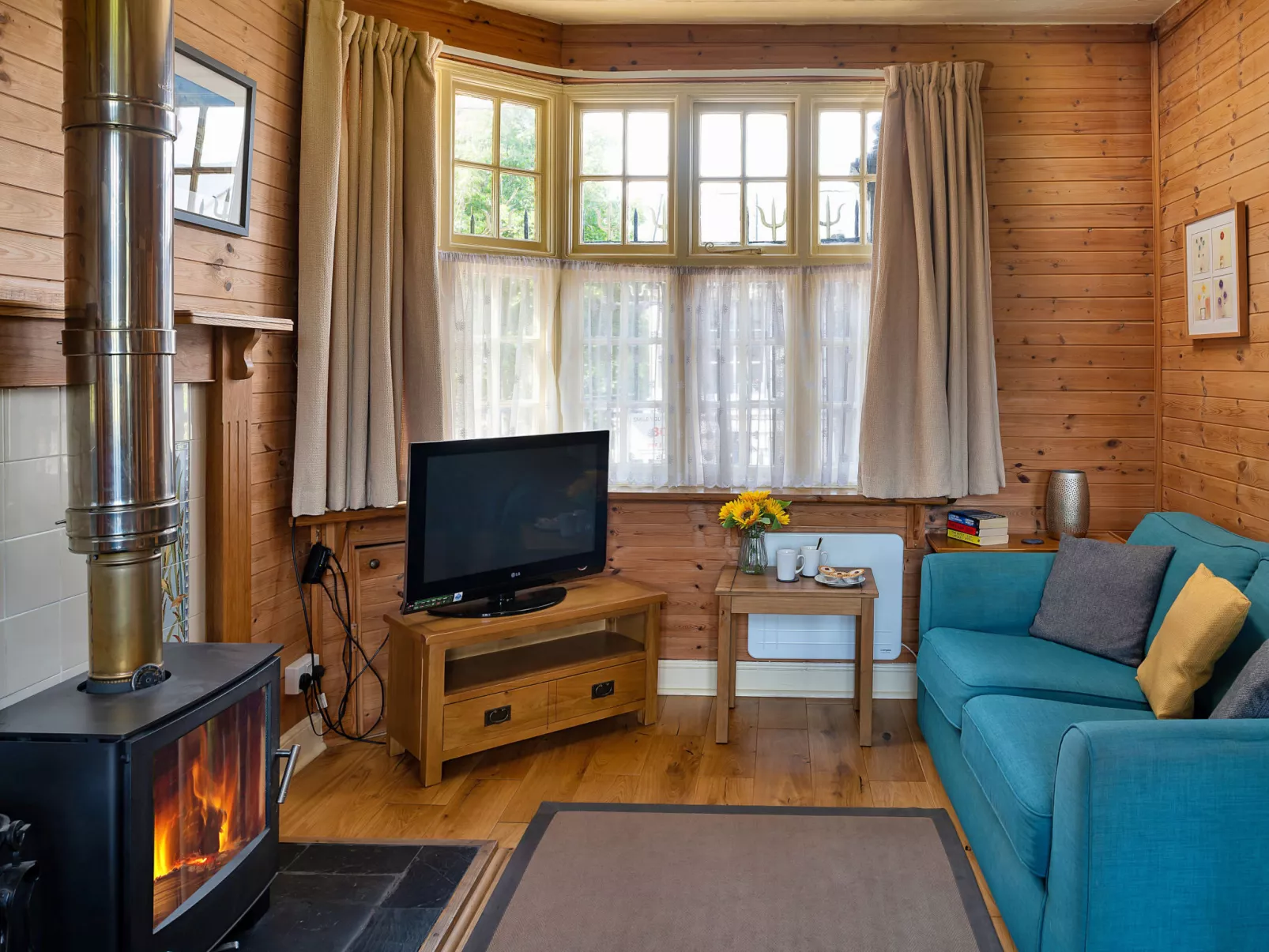 Toll Bridge Cottage-Dedans