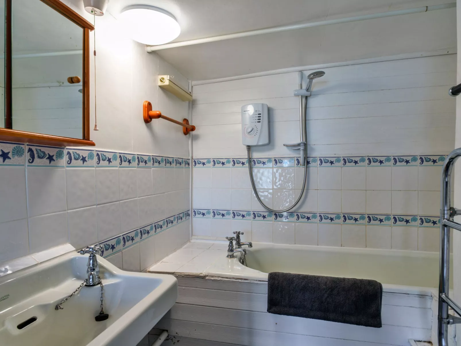 April Cottage-Dedans