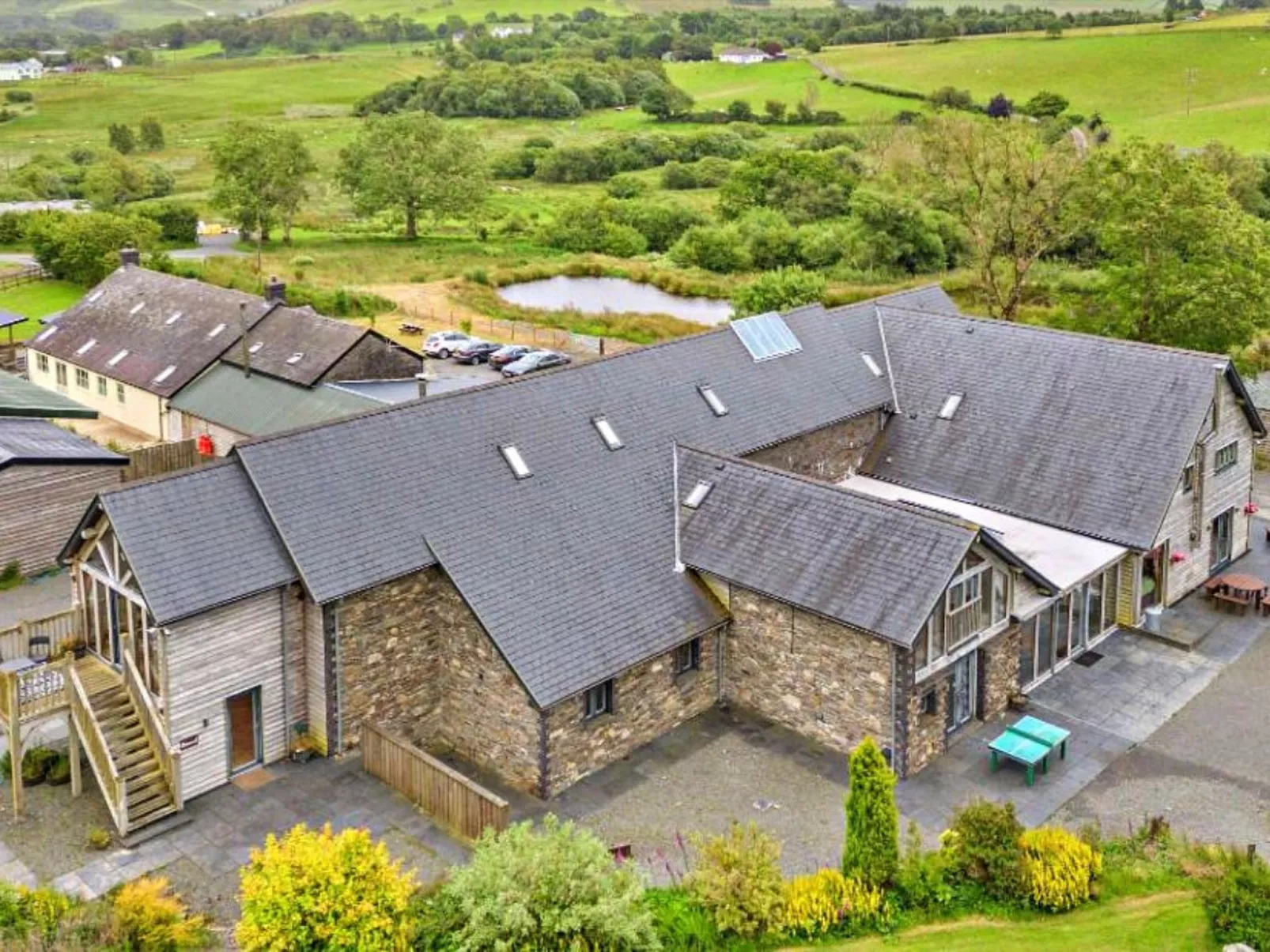 The Welsh Barn-Dedans