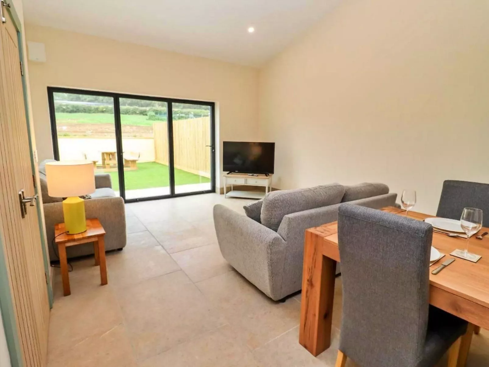 Little Rissington - Barn Three-Dedans