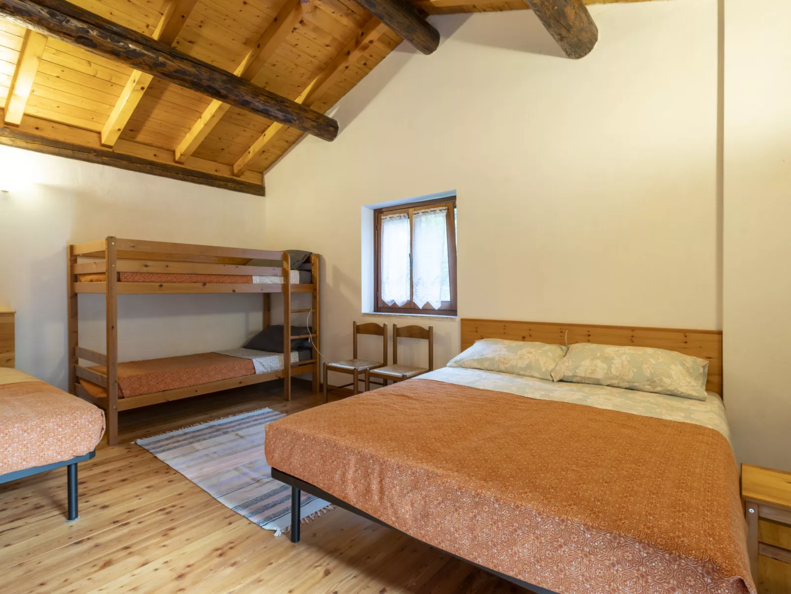 Val di Mello Mountain Flat-Inside