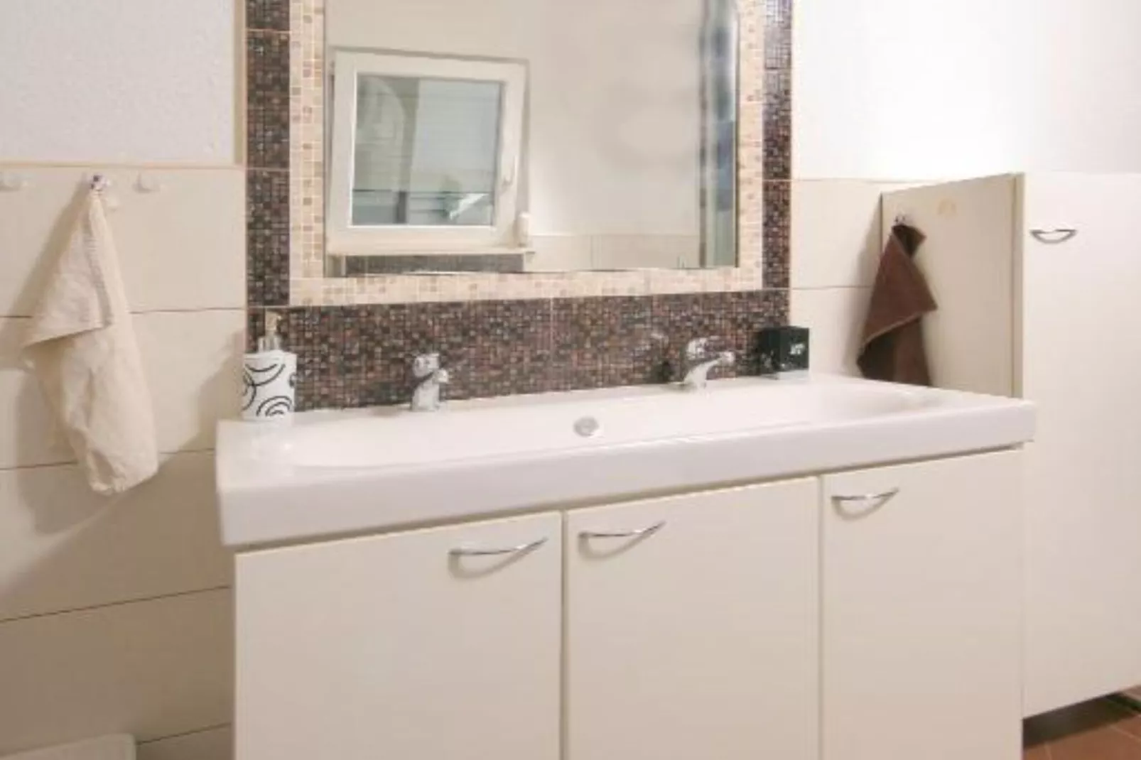 Apartment Libe with Sea View Trogir - Two Bedroom Apartment with Balcony-Bathroom