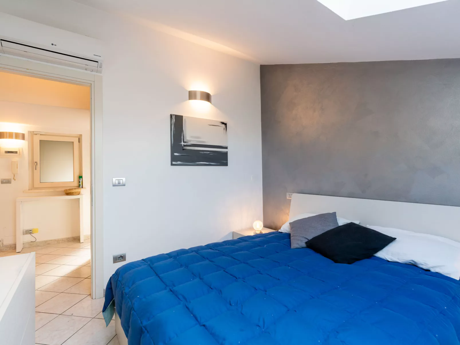 By Center and Sea-Drinnen