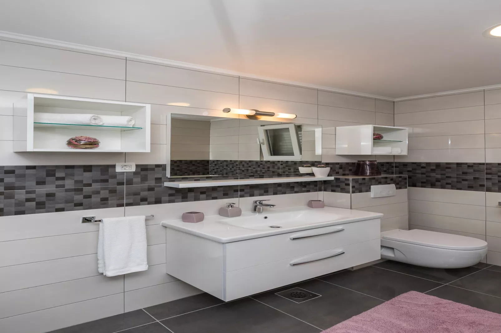 Holiday Home Monika - Two Bedroom Holiday Home with Terrace and Sea View-Bathroom