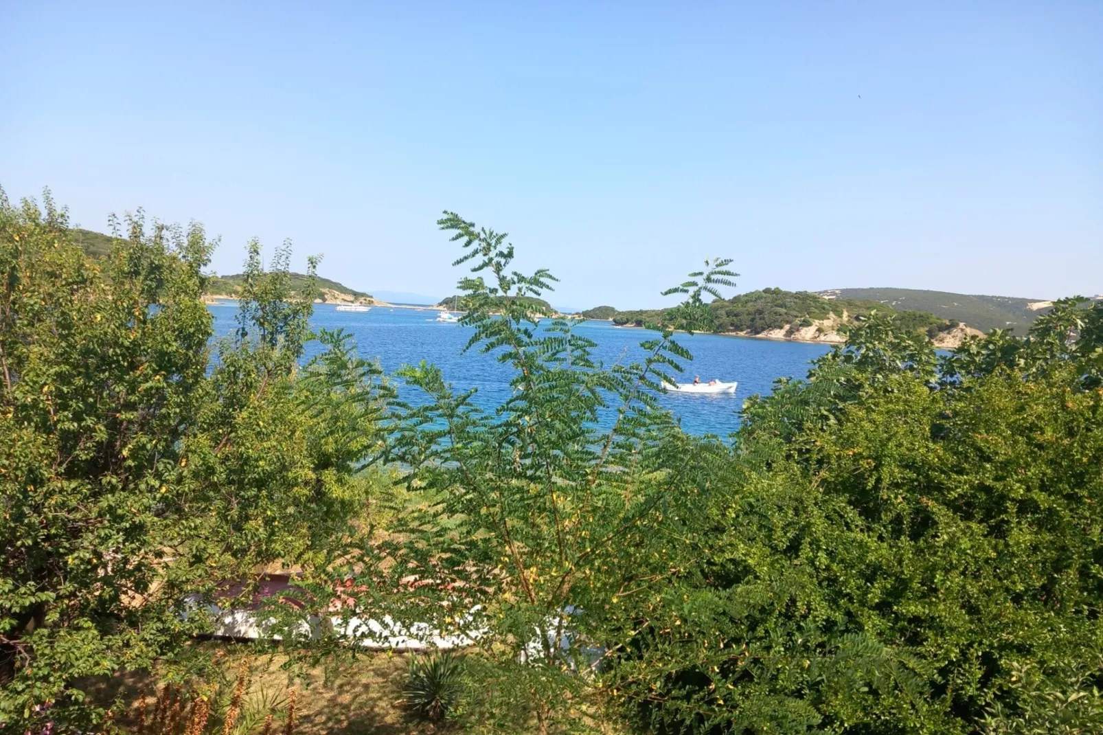 Guest House Green Corner Supetarska Draga - Triple Room with Terrace and Sea View-Ambiance