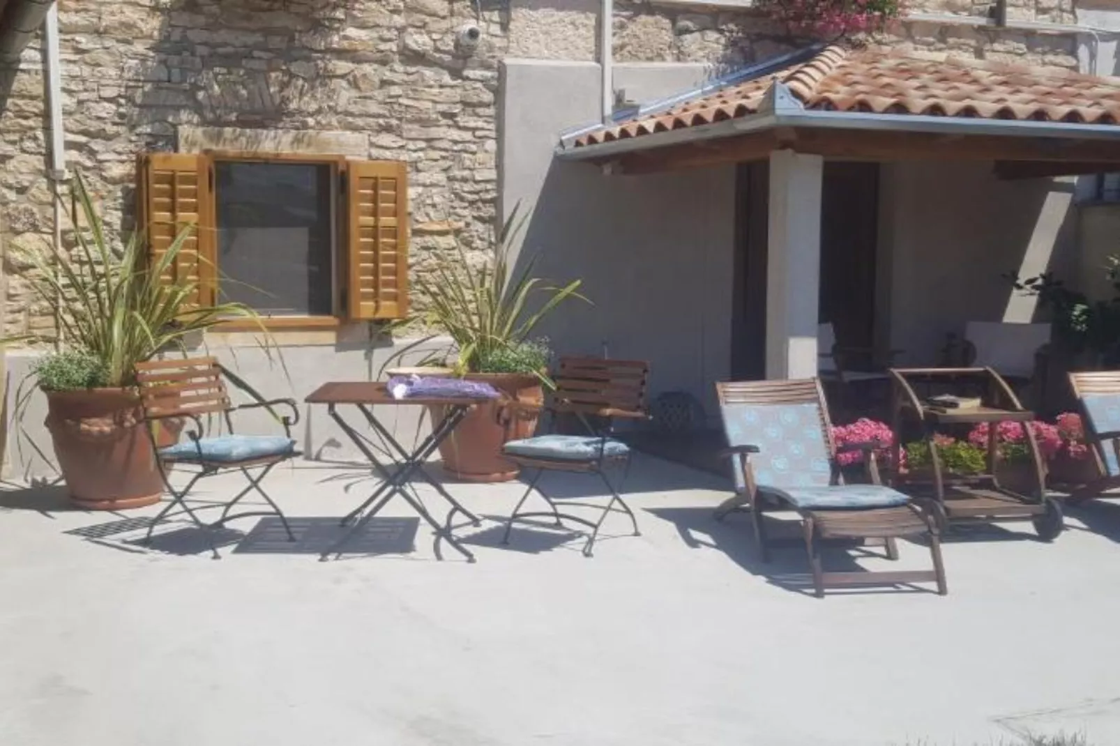 One bedroom apartment (A5)-Outdoor