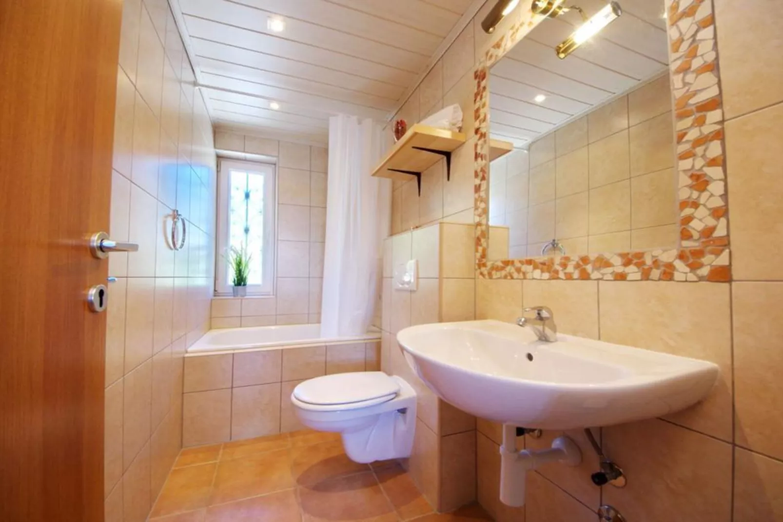 Two-Bedroom Apartment (Lavanda)-Bathroom