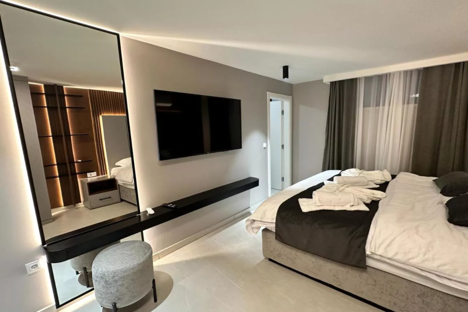 Leonarda Waterfront Residences-Two-Bedroom Apartment with private pool (The Bayfront One) -S5-Bedroom