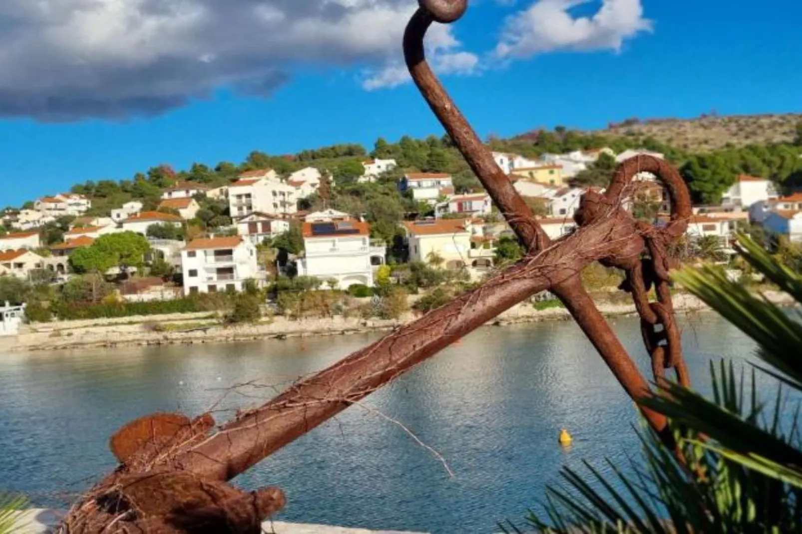 Peaceful Apartments With Style - Classsic Two Bedroom Apartment-Outdoor