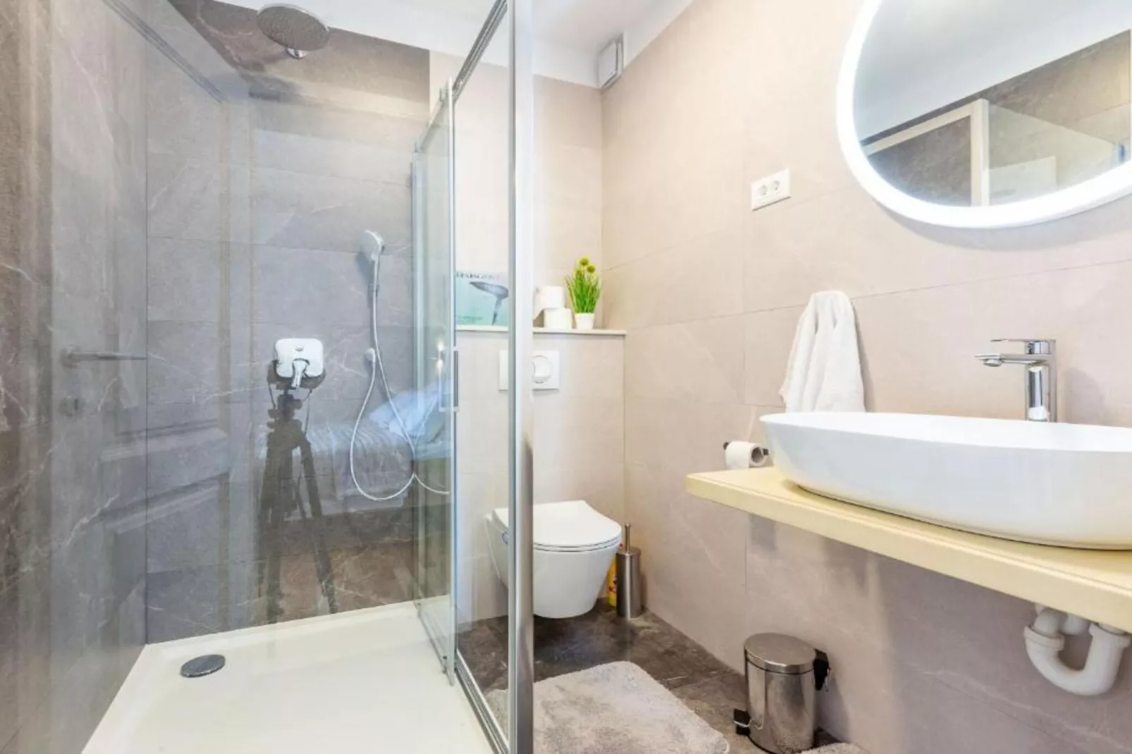 Peaceful Murvica Villa Pool, Garden, and Modern Comfort - Two Bedroom Holiday Home with Private Pool-Salle de bain