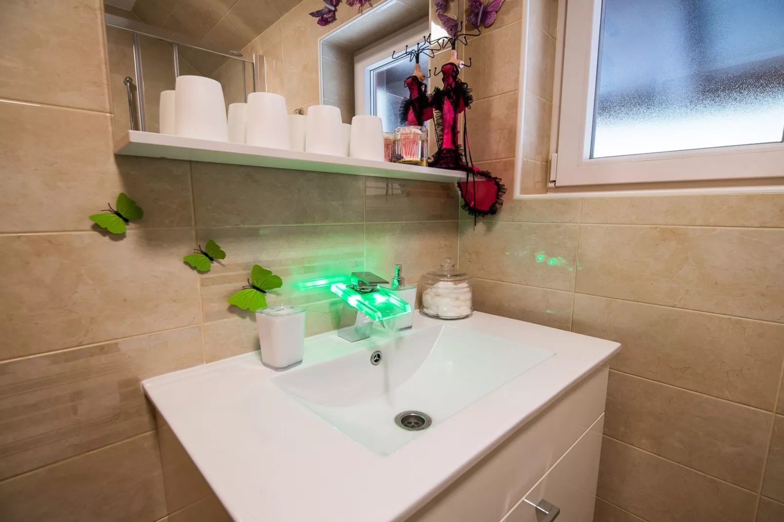 Quiet and Sunny Apartment with Balcony - Two Bedroom Apartment with Balcony-Bathroom