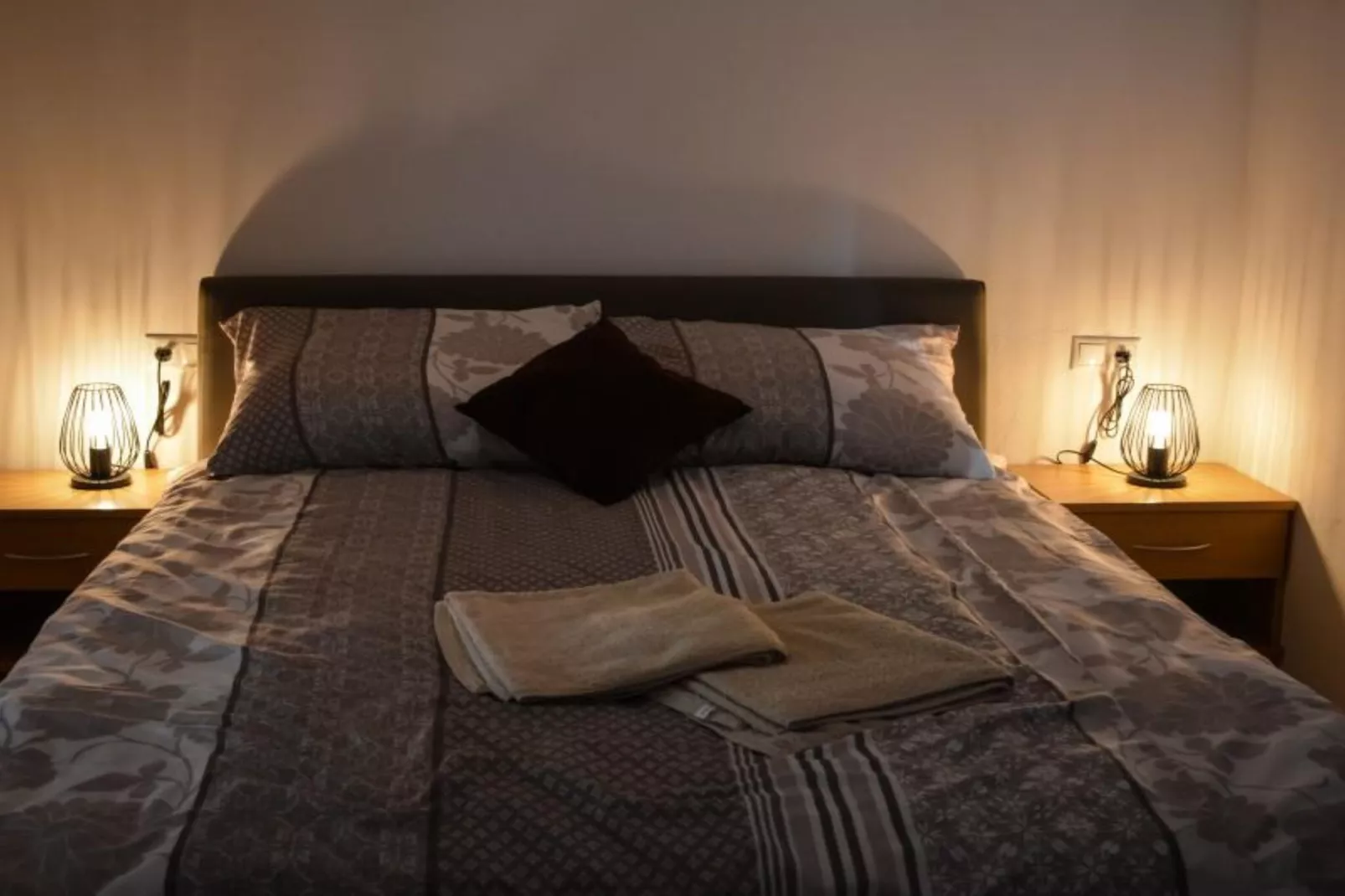 Zevnik Quiet Retreat with Stunning Views and Equestrian Activities - One Bedroom Apartment-Bedroom