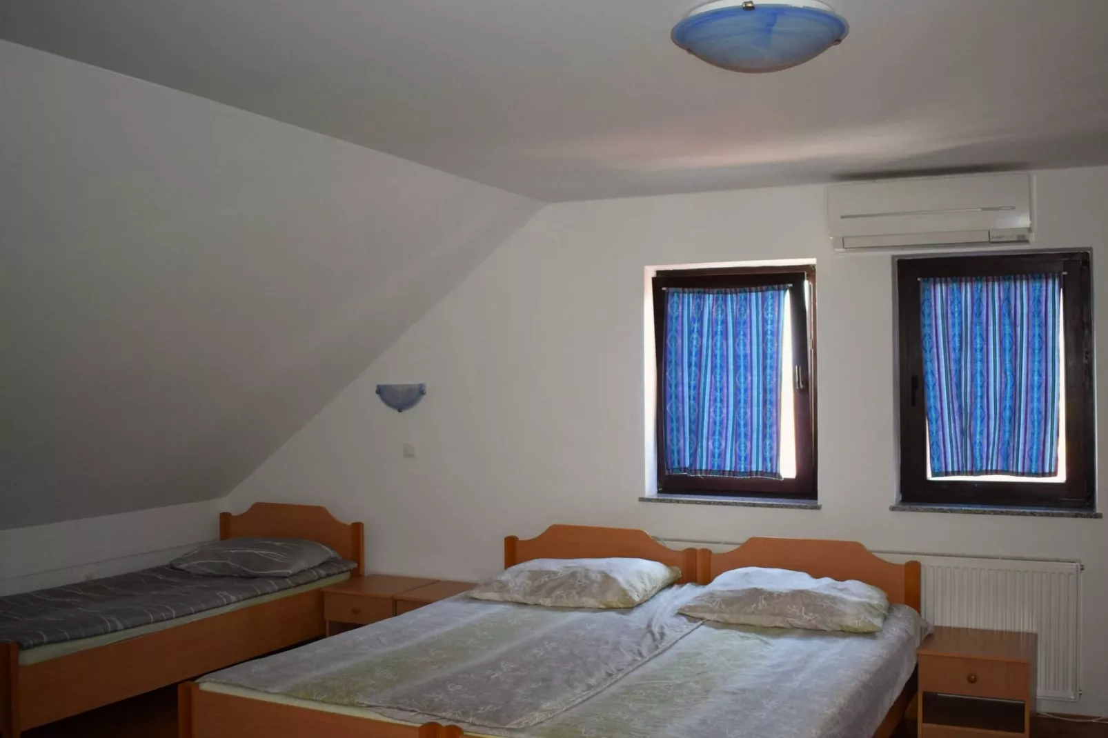 Zevnik Quiet Retreat with Stunning Views and Equestrian Activities - Family Room with Private Bathroom 8-Bedroom