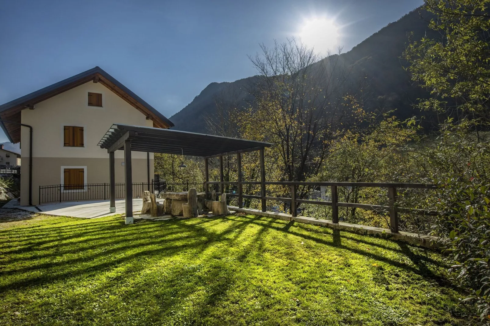 Riverside Rustic Ridge Apartments with Balcony - Two Bedroom Apartment with Balcony-Outdoor