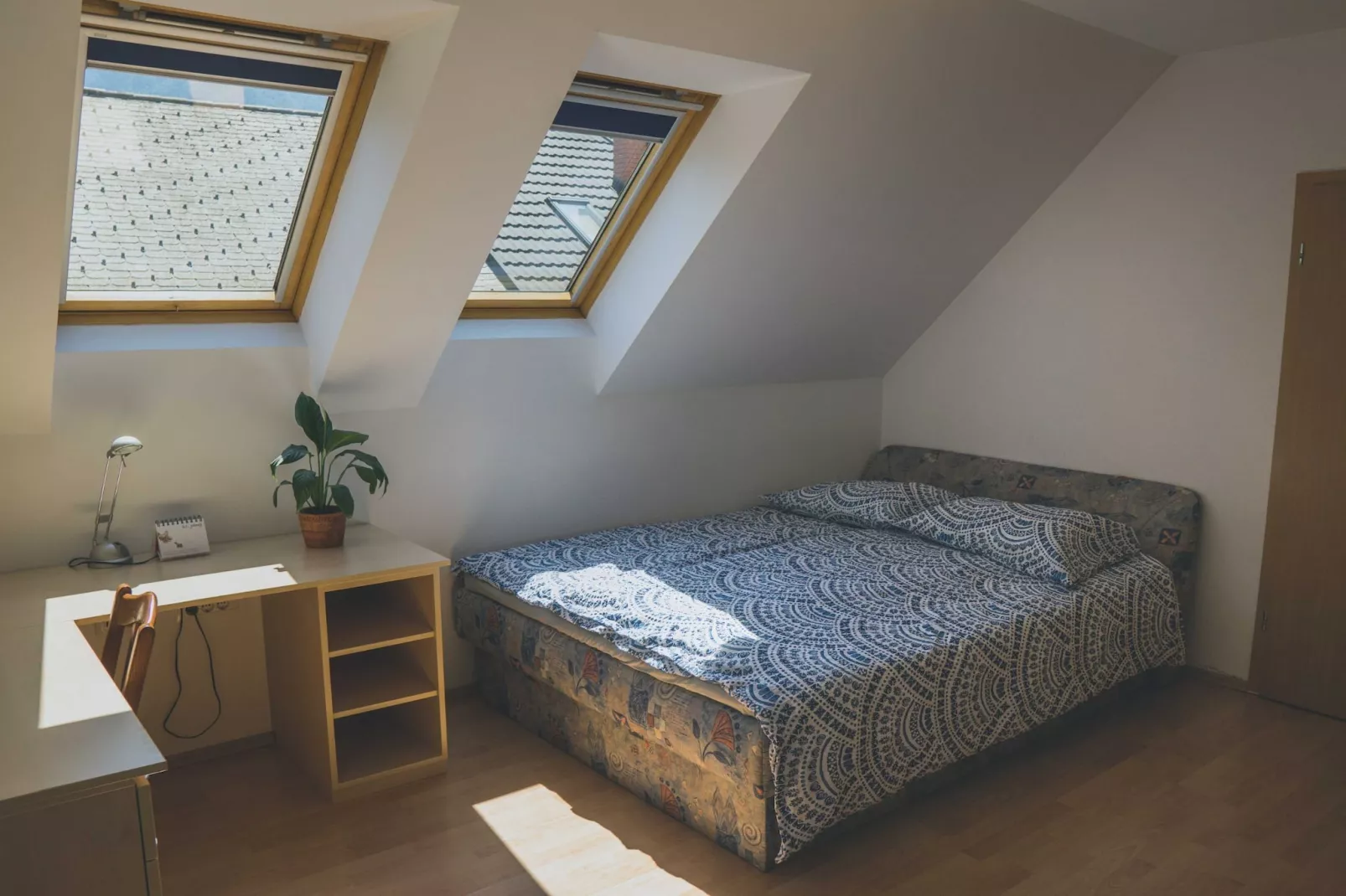 Comfortable Apartment with Mountain View - One Bedroom Apartment-Schlafzimmer