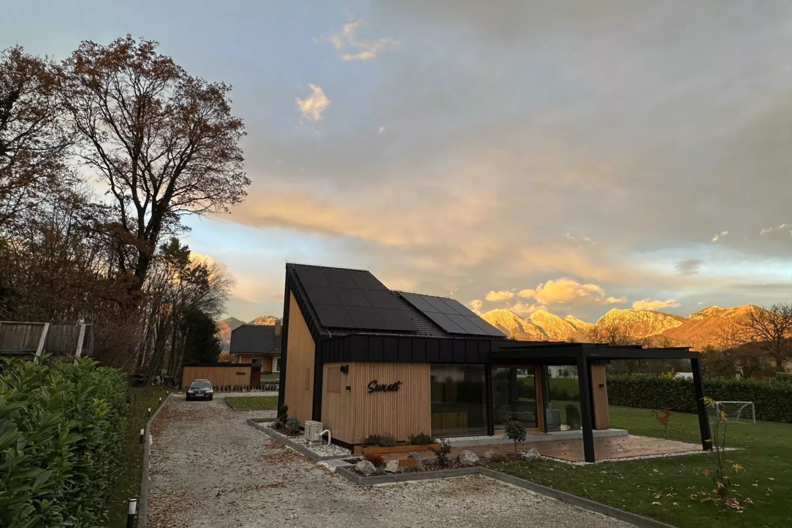 Elegant Warm Bliss Hideaway Escape Lodge - Holiday Home with Hot-Tub (owner Sunset)-Outdoor