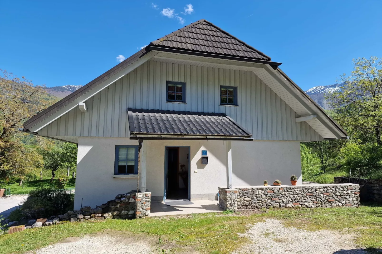 Bovec Comfortable Apartment with Mountain View - One Bedroom Apartment with Mountain View-Im Freien