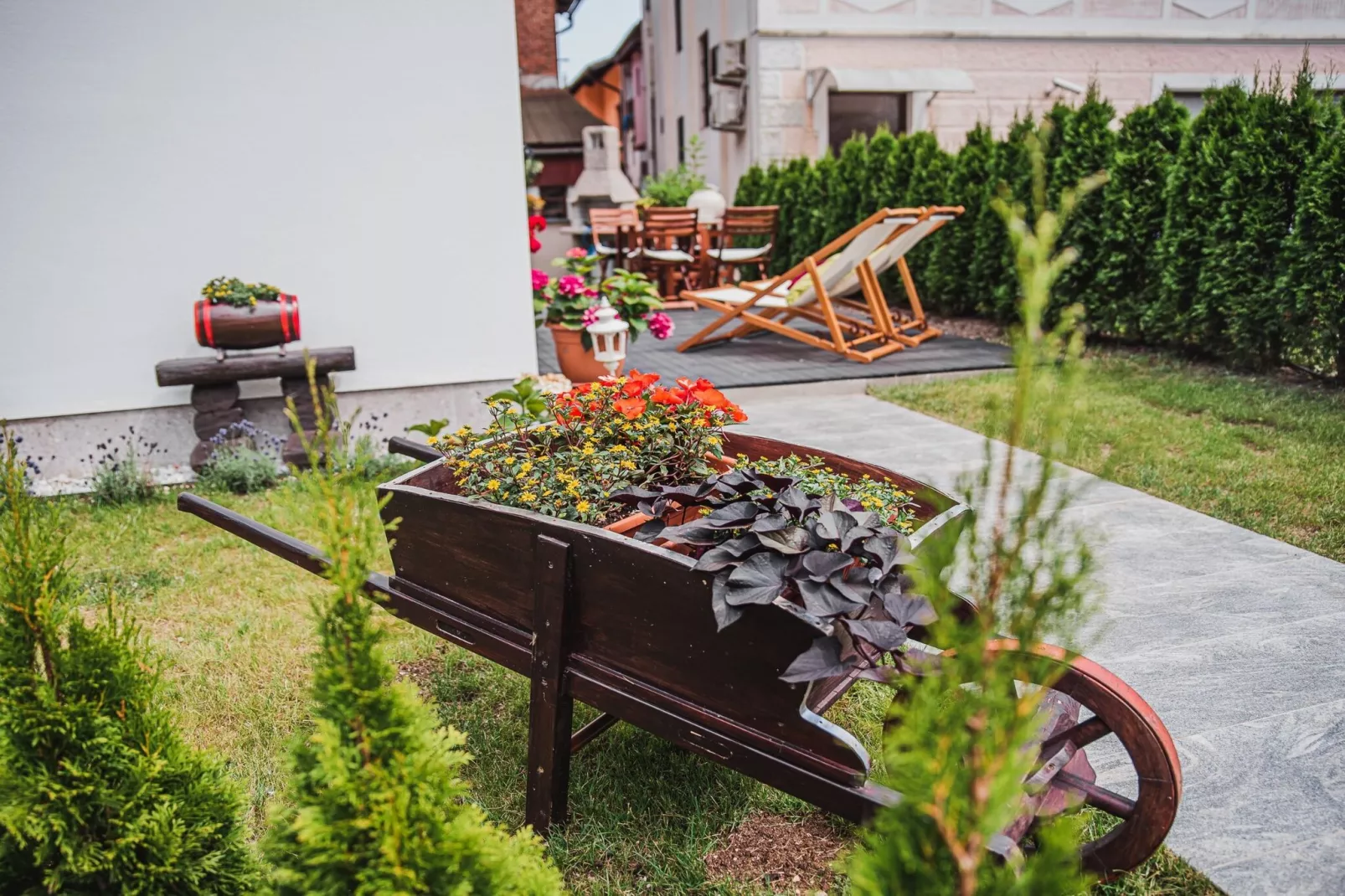 Enchanting Rural Apartment with Terrace - Studio Apartment with Terrace-Gardens in summer