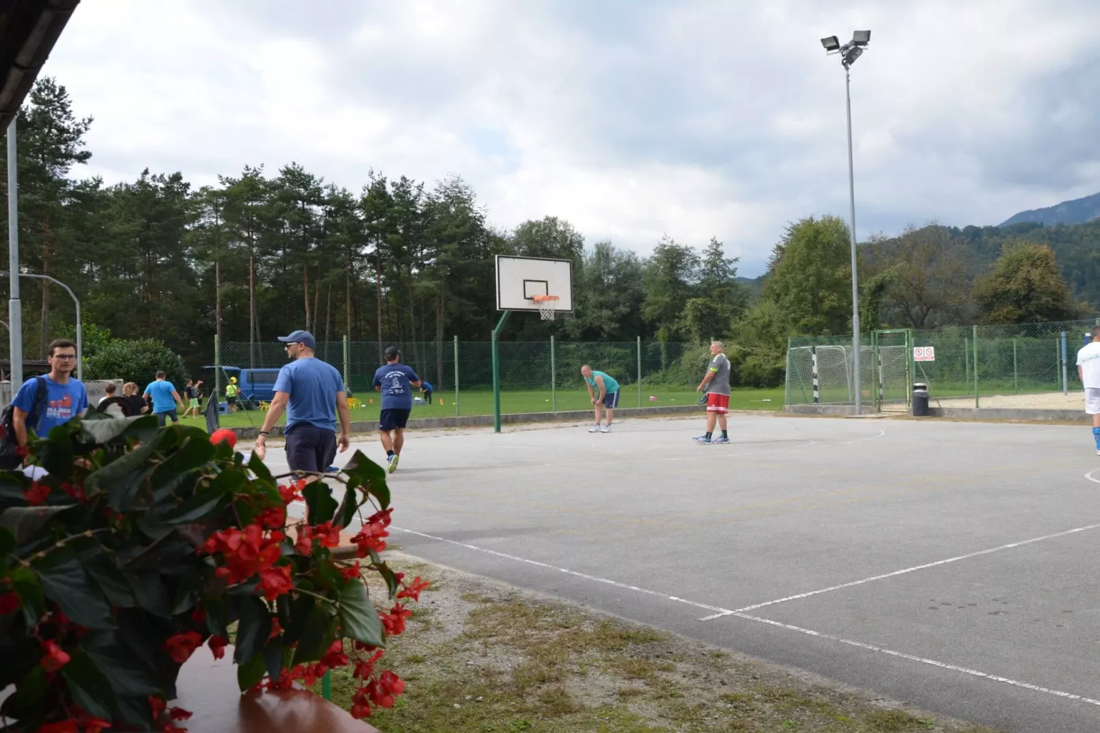 Delightful Cozy Riverside Apartment - One Bedroom Apartment with Terrace-Im Freien