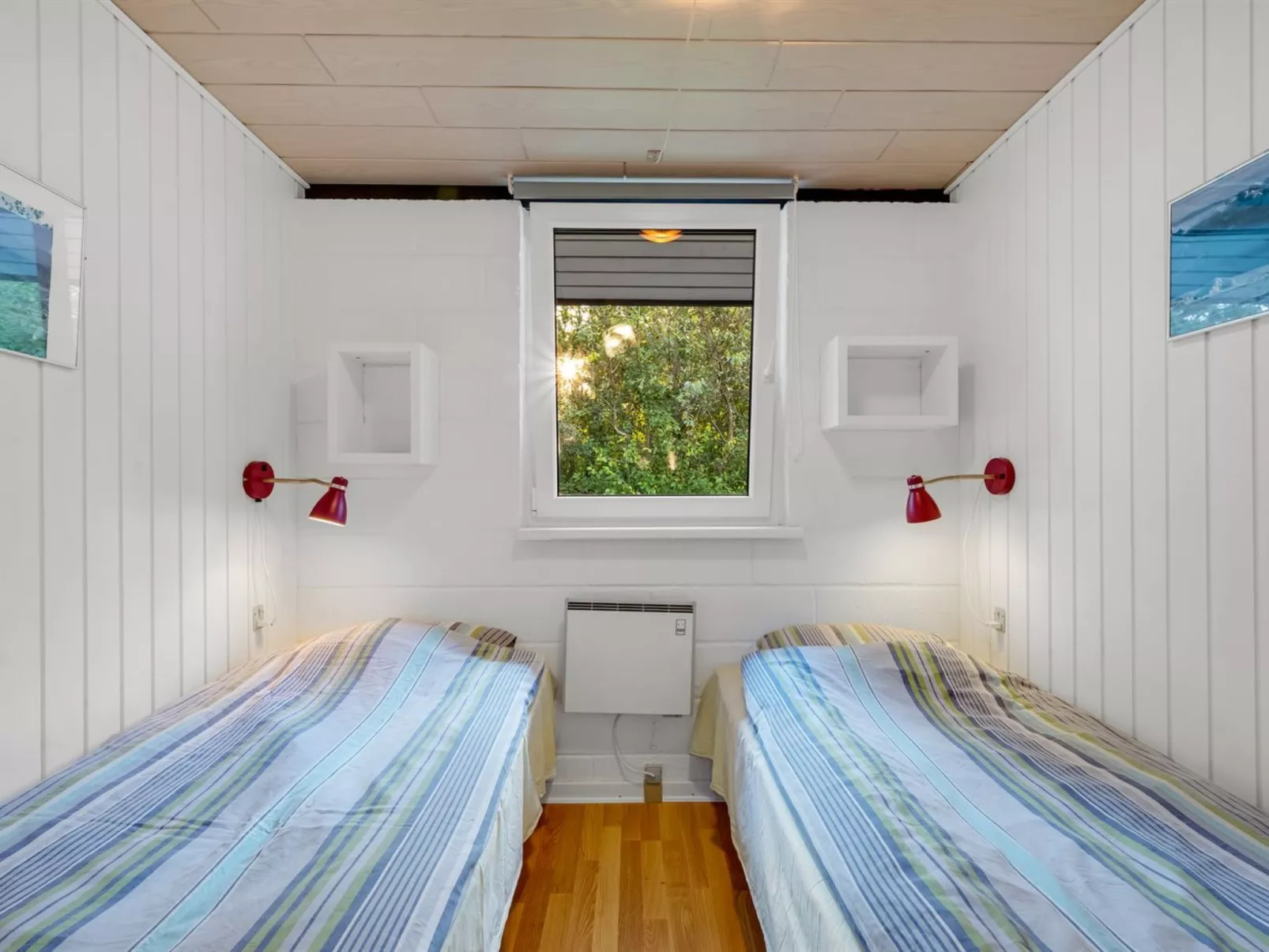 "Sjarlotte" - 400m to the fjord-Inside