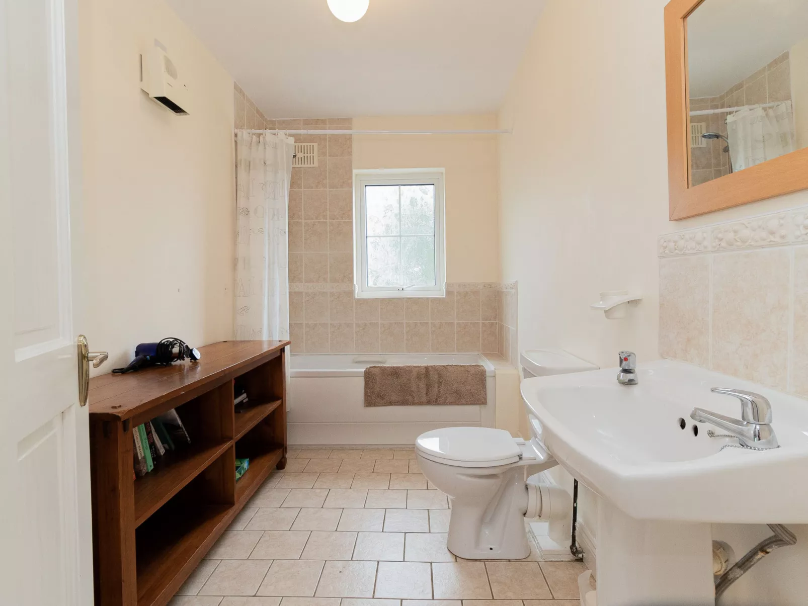 Brittas Bay Holiday Park No.18-Inside