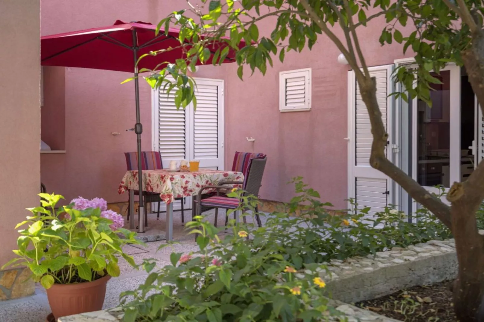 One Bedroom Apartment with Terrace 5-Terrasse