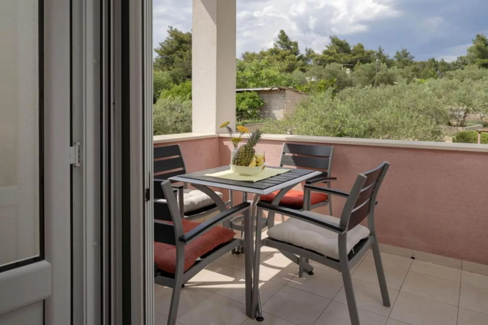 One Bedroom Apartment with Balcony 3