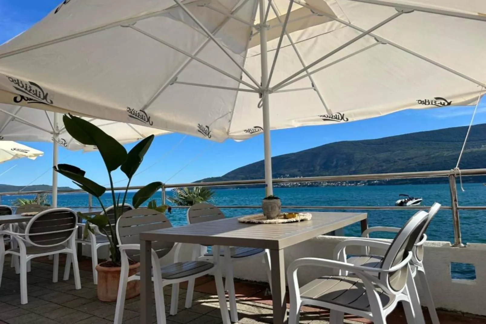 Stunning Beachfront Stay in Herceg Novi -  One Bedroom Apartment B-Extérieur