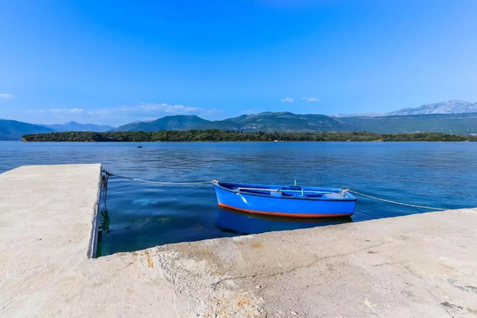 Beachfront Escape – Steps from the Crystal-Clear Sea - One Bedroom Apartment 1-Ambiance