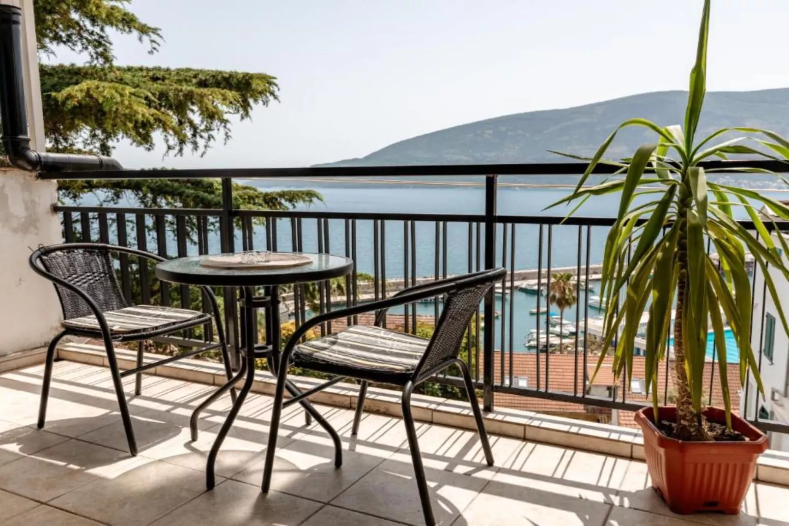 Elegant Apartment with Stunning Boka Bay Panorama - Two Bedroom Apartment-Terrasse / balcon