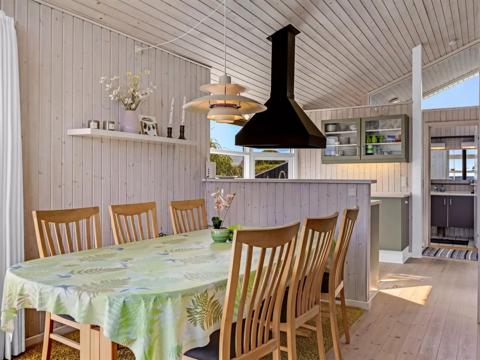 "Tjarven" - 350m from the sea-Drinnen