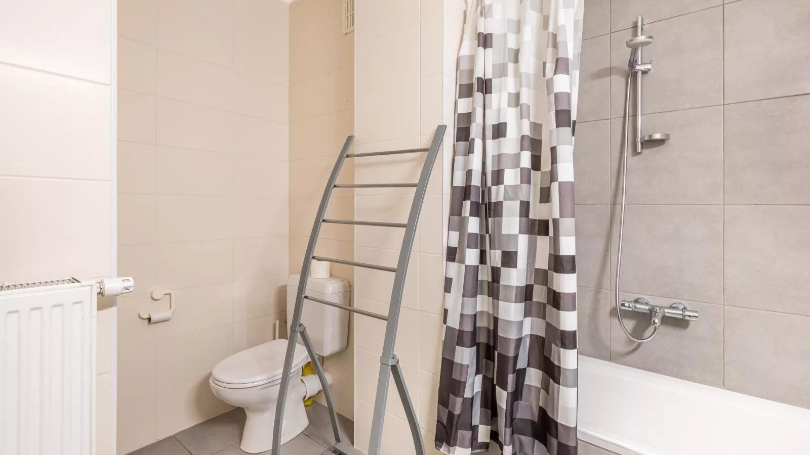 Les Trois Moineaux-Badezimmer