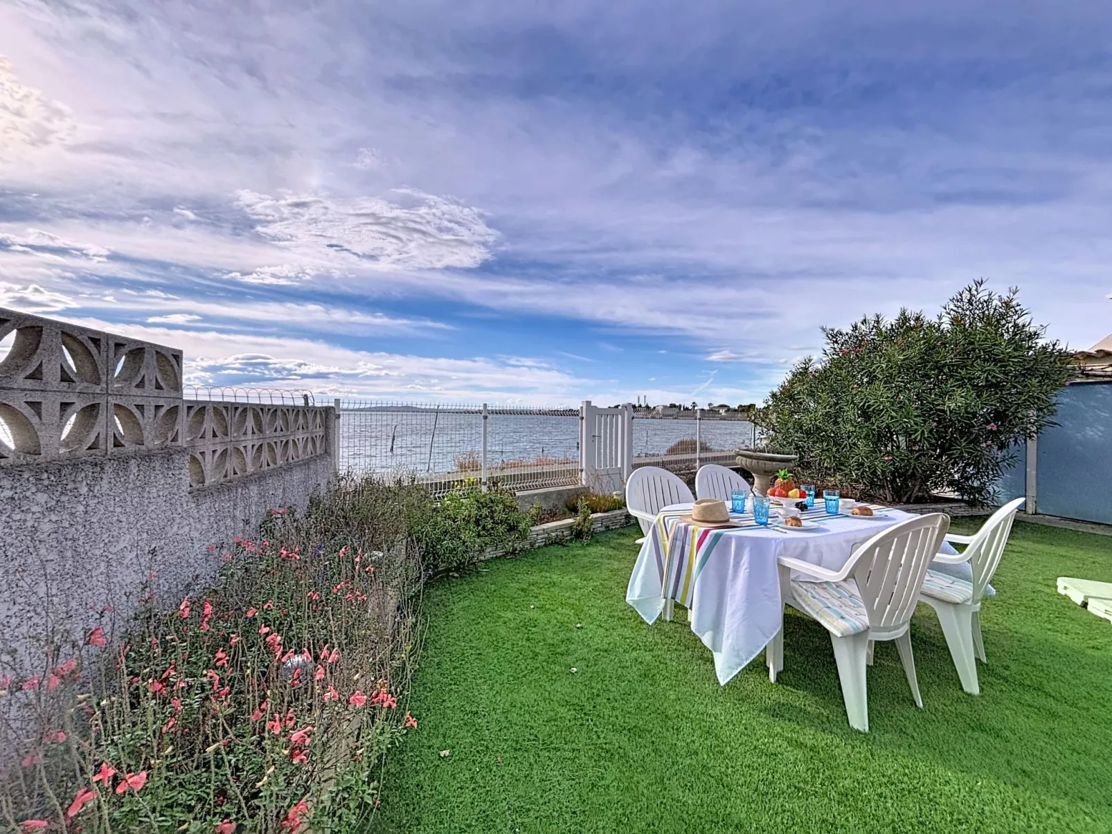 Les cabanes de Pérols-Dehors