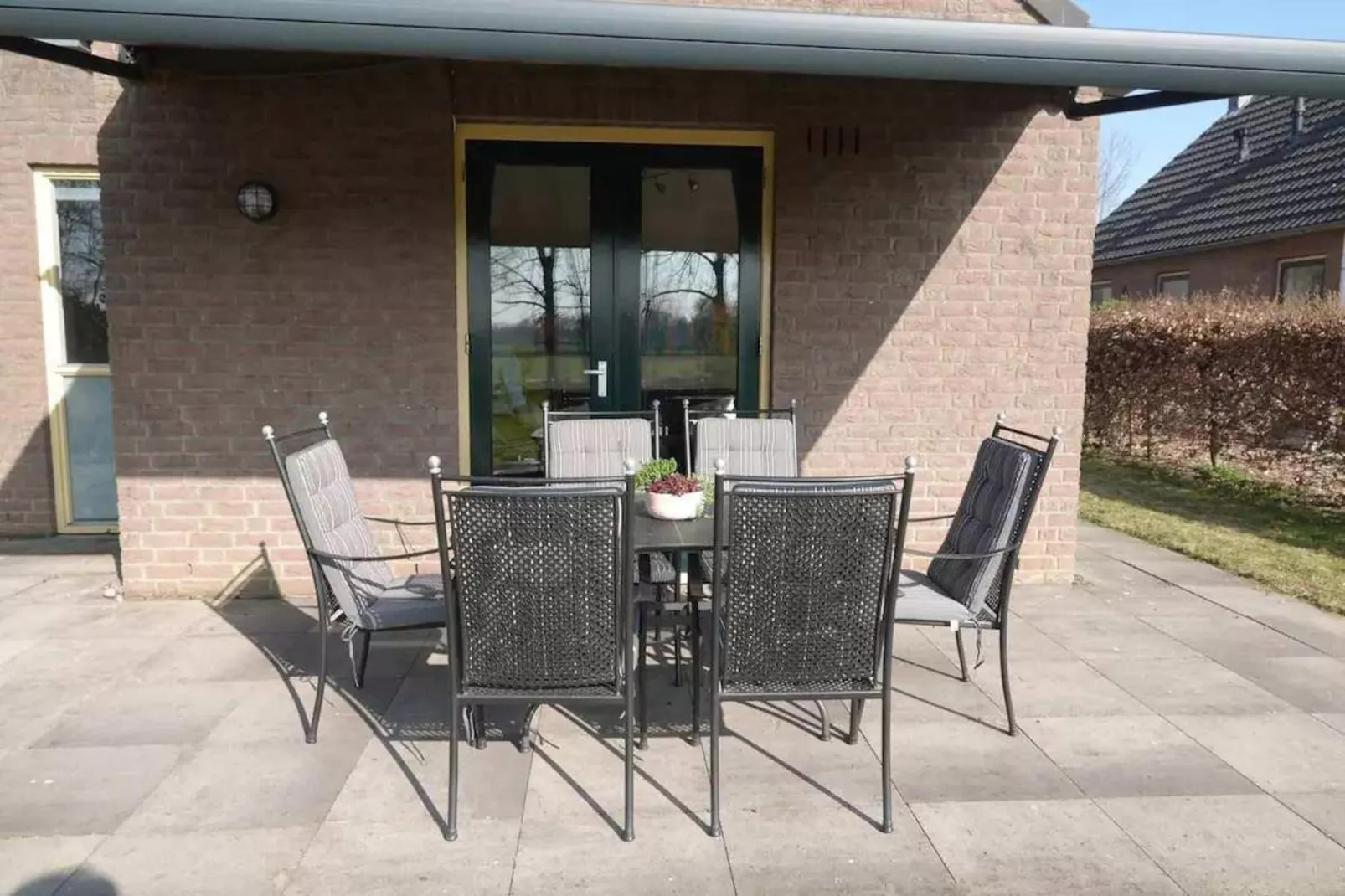 6 - Person Forest Pet & Family Bungalow-Terrasse/Balkon