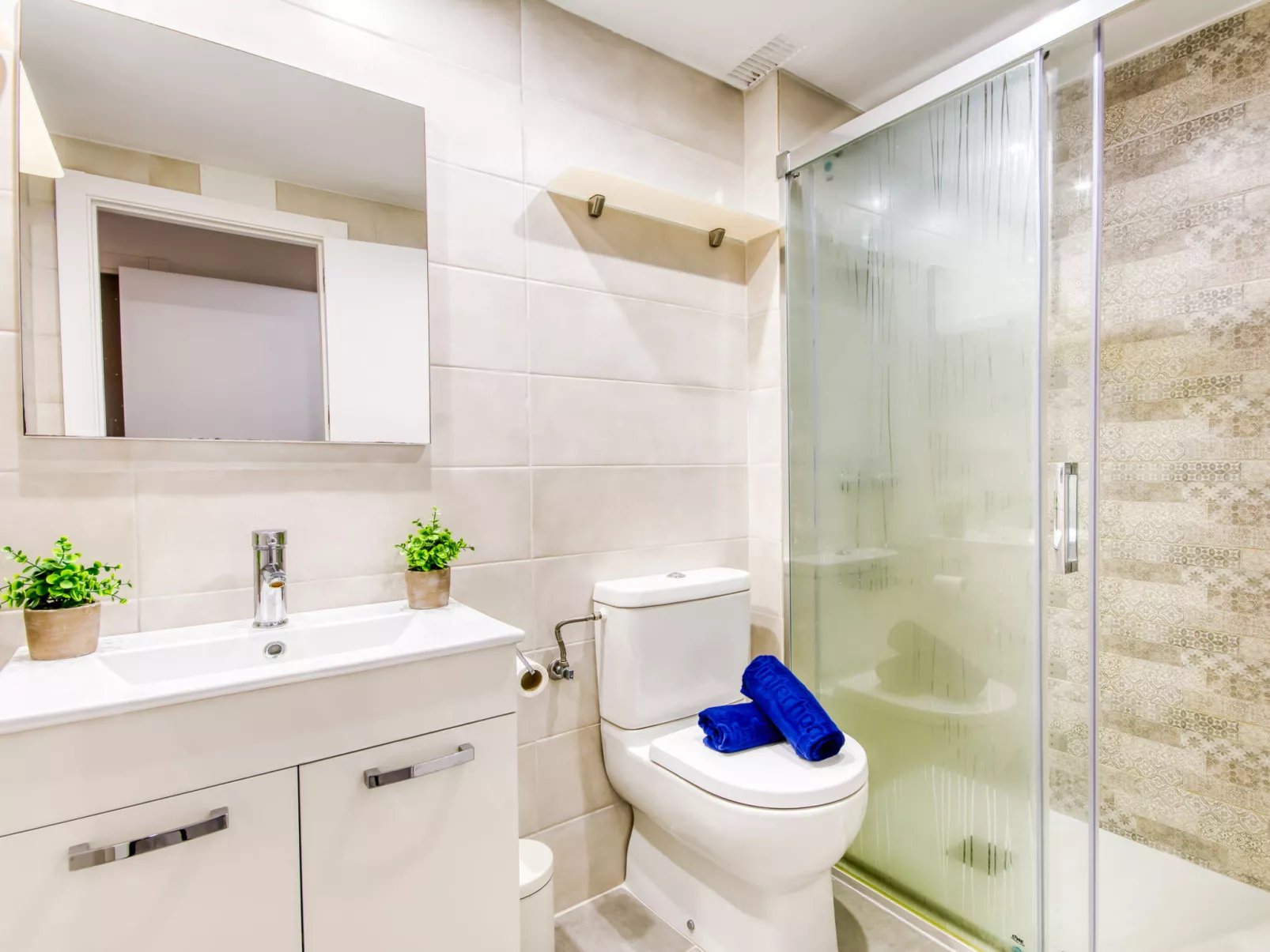 Port L'escala-Inside