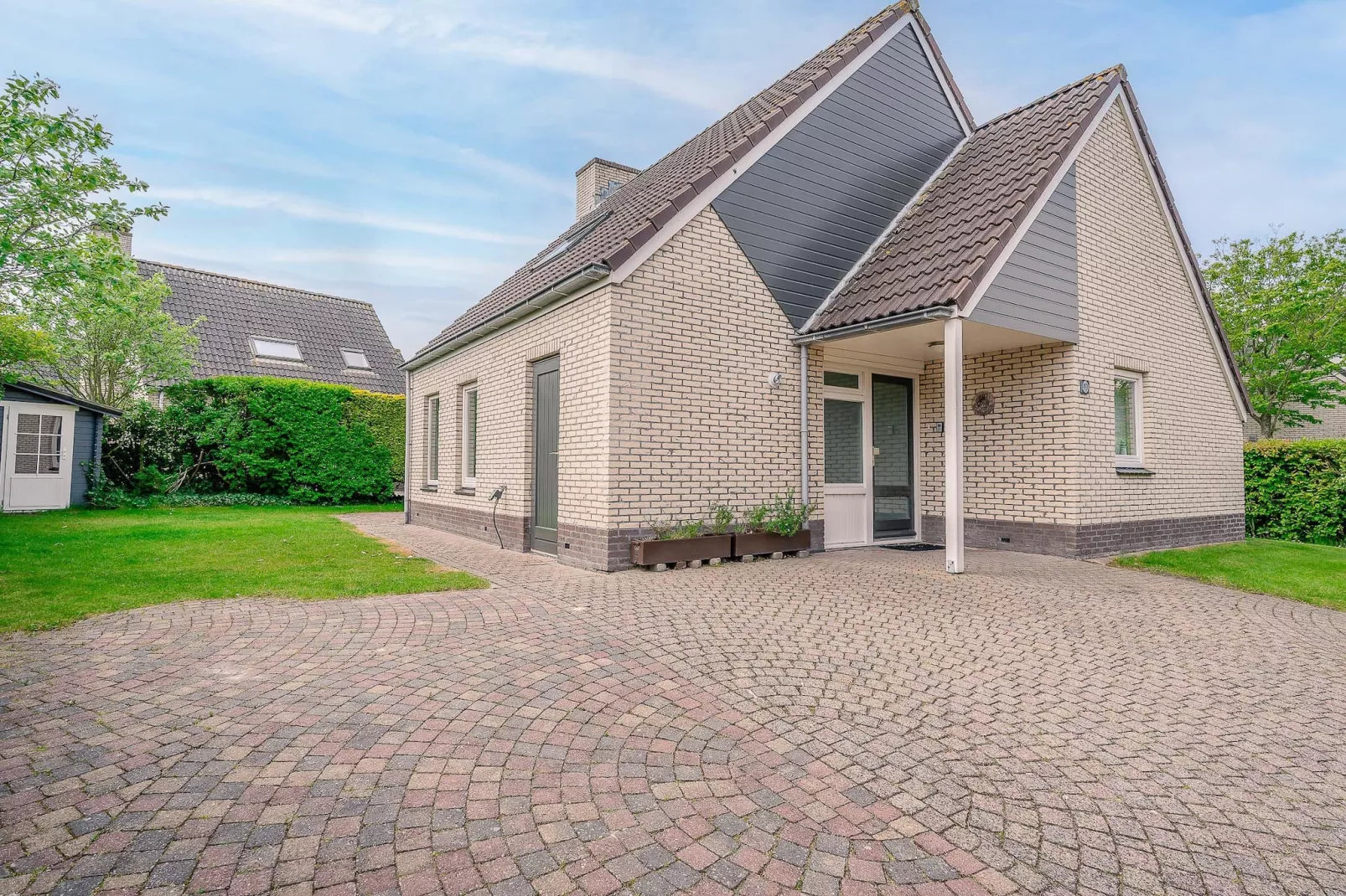 Kamperfoelie 49-Exterior in summer