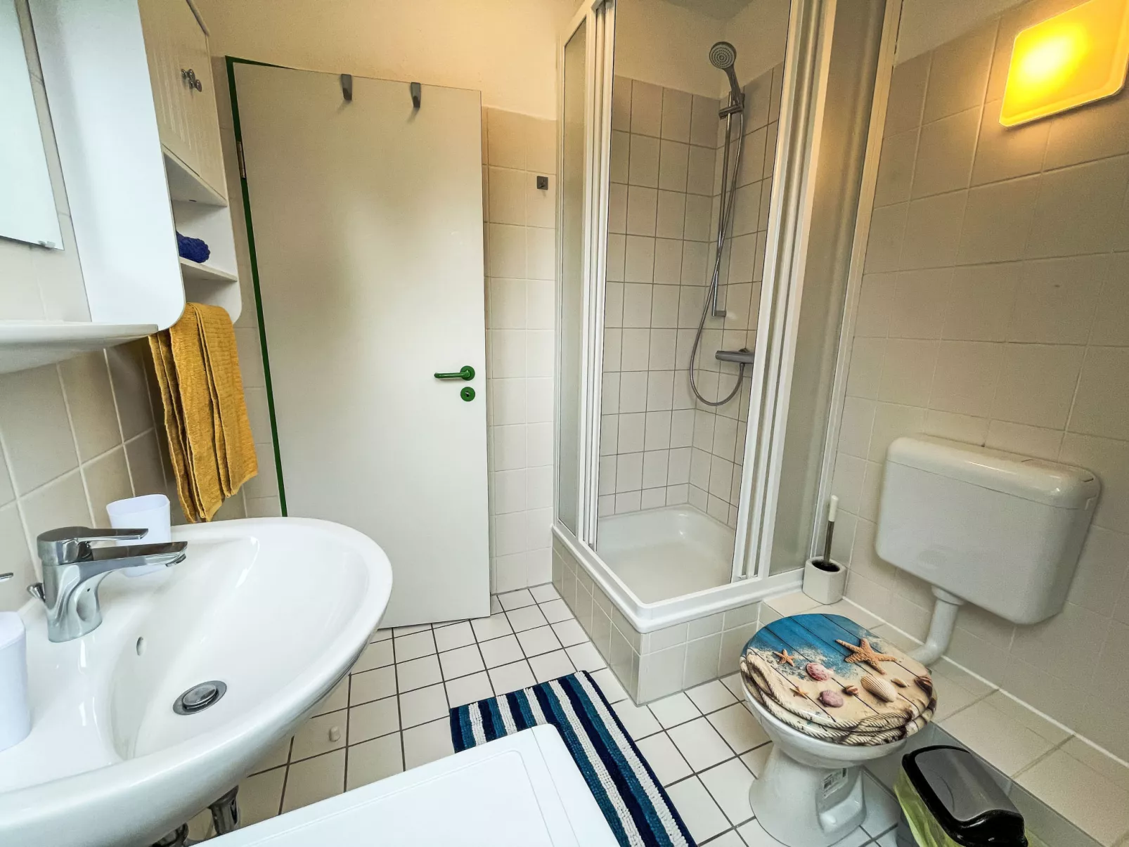 Wariner Straße-Drinnen