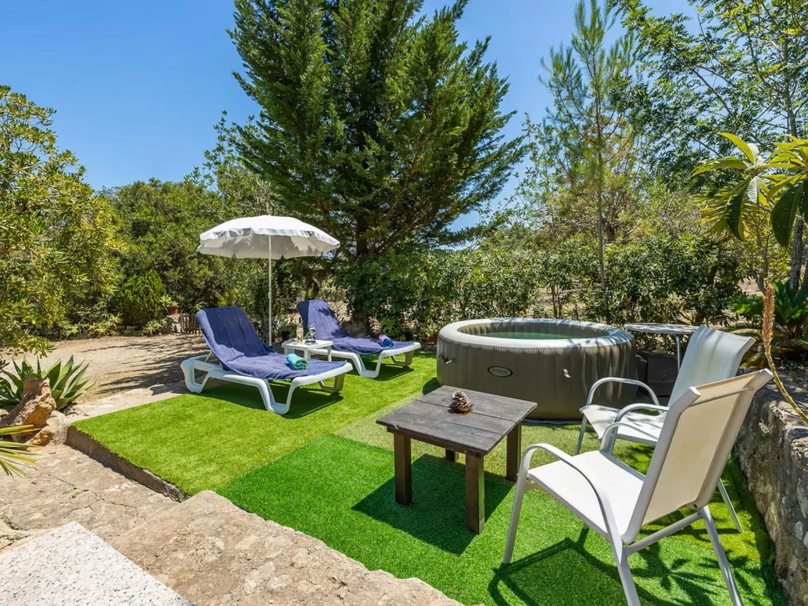 La Salve Can Jordi-Outside