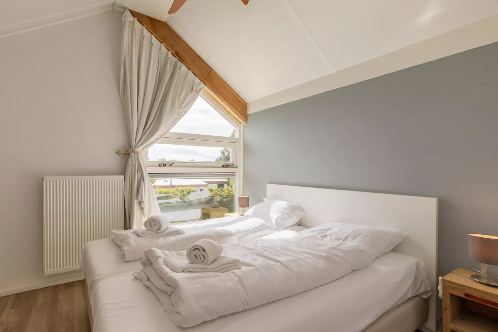 Zonnedorp Kavel 10 Renesse | Villa near the Beach & with Spacious Garden-Bedroom