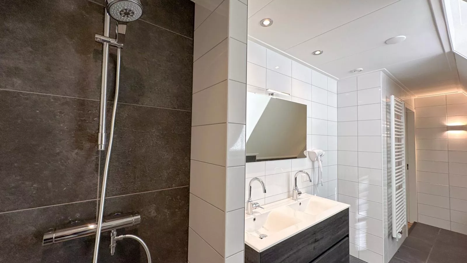 Dune Deluxe 77-Bathroom