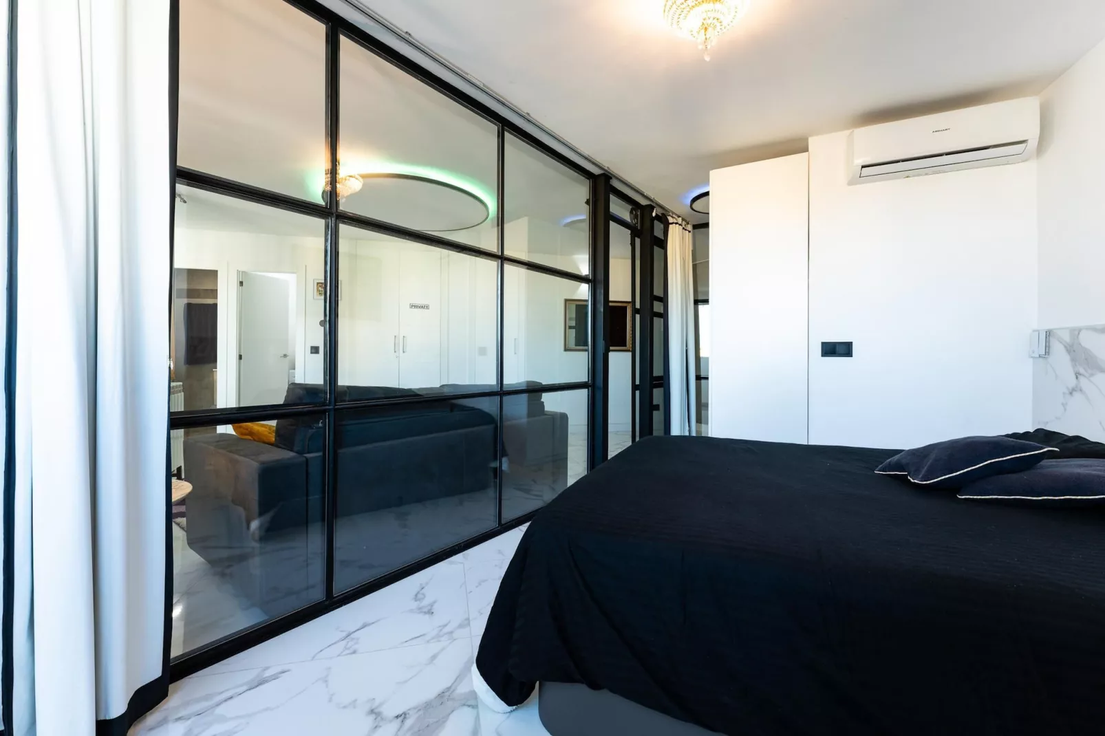 CT 352 - Faro's Torremolinos City Towers 1 - Walking distance to everything-Chambre